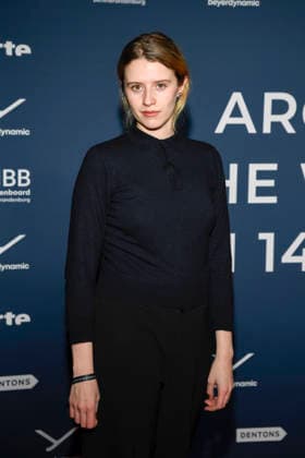 ABBberlin: Katharina Stark Schauspielerin zu Gast auf dem roten Teppich bei der Festival Eroeffnung AROUND THE WORLD IN 14 FILMS im Cinestar Kino in der Kulturbrauerei Berlin am 28.11.2025 Berlin Deutschland