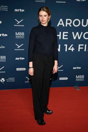 ABBberlin: Katharina Stark Schauspielerin zu Gast auf dem roten Teppich bei der Festival Eroeffnung AROUND THE WORLD IN 14 FILMS im Cinestar Kino in der Kulturbrauerei Berlin am 28.11.2025 Berlin Deutschland