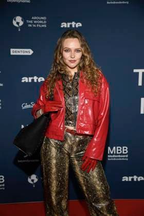 ABBberlin: Marie von Bose zu Gast auf dem roten Teppich bei der Festival Eroeffnung AROUND THE WORLD IN 14 FILMS im Cinestar Kino in der Kulturbrauerei Berlin am 28.11.2025 Berlin Deutschland