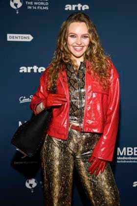 ABBberlin: Marie von Bose zu Gast auf dem roten Teppich bei der Festival Eroeffnung AROUND THE WORLD IN 14 FILMS im Cinestar Kino in der Kulturbrauerei Berlin am 28.11.2025 Berlin Deutschland
