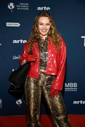 ABBberlin: Marie von Bose zu Gast auf dem roten Teppich bei der Festival Eroeffnung AROUND THE WORLD IN 14 FILMS im Cinestar Kino in der Kulturbrauerei Berlin am 28.11.2025 Berlin Deutschland