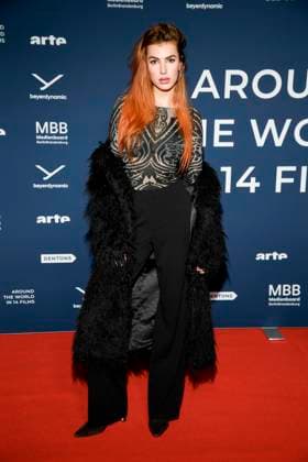 ABBberlin: Lulu (GNTM) zu Gast auf dem roten Teppich bei der Festival Eroeffnung AROUND THE WORLD IN 14 FILMS im Cinestar Kino in der Kulturbrauerei Berlin am 28.11.2025 Berlin Deutschland