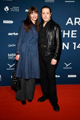 ABBberlin: Mona Lüders und Timo Jacobs Schauspieler Paar zu Gast auf dem roten Teppich bei der Festival Eroeffnung AROUND THE WORLD IN 14 FILMS im Cinestar Kino in der Kulturbrauerei Berlin am 28.11.2025 Berlin Deutschland