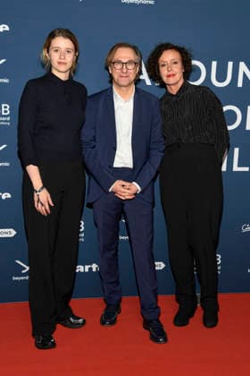 ABBberlin: Katharina Stark Bernhard Karl und Maria Schrader i zu Gast auf dem roten Teppich bei der Festival Eroeffnung AROUND THE WORLD IN 14 FILMS im Cinestar Kino in der Kulturbrauerei Berlin am 28.11.2025 Berlin Deutschland