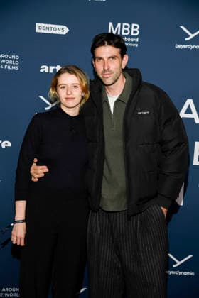 ABBberlin: Katharina Stark und Fabian Stumm zu Gast auf dem roten Teppich bei der Festival Eroeffnung AROUND THE WORLD IN 14 FILMS im Cinestar Kino in der Kulturbrauerei Berlin am 28.11.2025 Berlin Deutschland
