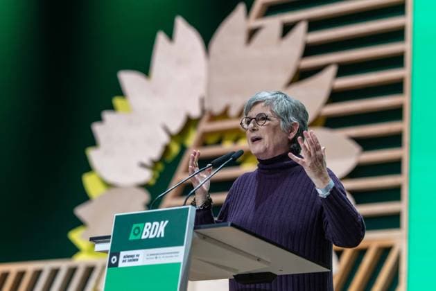 News Bilder des Tages 51. Bundesdelegiertenkonferenz von Bündnis 90 Die Grünen am 29.11.2025 in der Messe Hannover Britta Haßelmann ( Fraktionsvorsitzende im Bundestag Bündnis 90 Die Grünen ) *** 51 Federal Delegates Conference of Bündnis 90 Die Grünen on 29 11 2025 at Messe Hannover Britta Haßelmann Parliamentary Group Chairwoman in the Bundestag Bündnis 90 Die Grünen xJRx