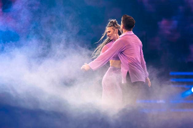 Ann-Kathrin Bendixen und Zsolt Sandor Cseke bei Let s Dance - Die Live-Tour 2025 in der Messehalle. Erfurt, 28.11.2025