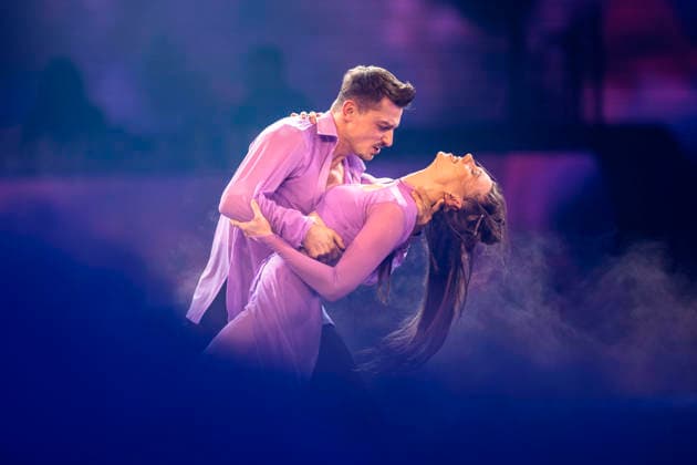 Ann-Kathrin Bendixen und Zsolt Sandor Cseke bei Let s Dance - Die Live-Tour 2025 in der Messehalle. Erfurt, 28.11.2025
