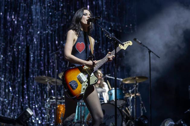 Wolf Alice perform at AO Arena Ellie Rowsell of Wolf Alice performs at AO Arena, Manchester, England, 28th November 2025, Credit:Mike Gray Avalon  Copyright: xMikexGrayx xAvalonx 1055345172