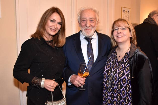 Christiane Zander, Dieter Hallervorden und Nathalie Hallervorden bei der Der Neurosen-Kavalier Theater Premiere im Schlossparktheater am 29.11.2025 in Berlin Der Neurosen-Kavalier Theater Premiere in Berlin