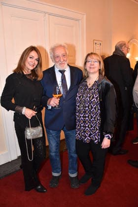 Christiane Zander, Dieter Hallervorden und Nathalie Hallervorden bei der Der Neurosen-Kavalier Theater Premiere im Schlossparktheater am 29.11.2025 in Berlin Der Neurosen-Kavalier Theater Premiere in Berlin