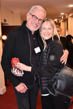 Torsten Arensburg und Debora Weigert bei der Der Neurosen-Kavalier Theater Premiere im Schlossparktheater am 29.11.2025 in Berlin Der Neurosen-Kavalier Theater Premiere in Berlin