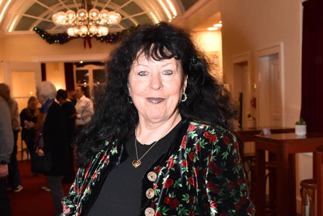 Heike Koefer bei der Der Neurosen-Kavalier Theater Premiere im Schlossparktheater am 29.11.2025 in Berlin Der Neurosen-Kavalier Theater Premiere in Berlin
