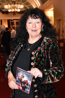 Heike Koefer bei der Der Neurosen-Kavalier Theater Premiere im Schlossparktheater am 29.11.2025 in Berlin Der Neurosen-Kavalier Theater Premiere in Berlin