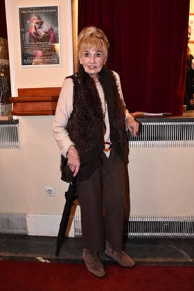 Waltraud Habicht bei der Der Neurosen-Kavalier Theater Premiere im Schlossparktheater am 29.11.2025 in Berlin Der Neurosen-Kavalier Theater Premiere in Berlin
