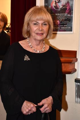 Dagmar Biener bei der Der Neurosen-Kavalier Theater Premiere im Schlossparktheater am 29.11.2025 in Berlin Der Neurosen-Kavalier Theater Premiere in Berlin