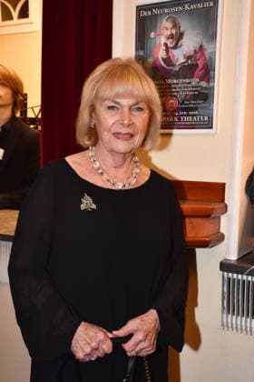 Dagmar Biener bei der Der Neurosen-Kavalier Theater Premiere im Schlossparktheater am 29.11.2025 in Berlin Der Neurosen-Kavalier Theater Premiere in Berlin