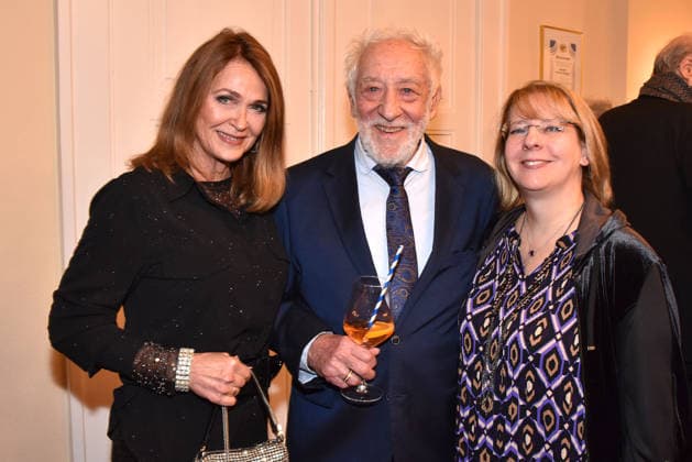 Christiane Zander, Dieter Hallervorden und Nathalie Hallervorden bei der Der Neurosen-Kavalier Theater Premiere im Schlossparktheater am 29.11.2025 in Berlin Der Neurosen-Kavalier Theater Premiere in Berlin