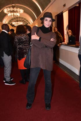 Anouschka Renzi bei der Der Neurosen-Kavalier Theater Premiere im Schlossparktheater am 29.11.2025 in Berlin Der Neurosen-Kavalier Theater Premiere in Berlin