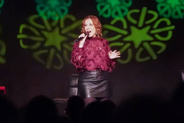 Auftritt von Schlagersängerin Laura Wilde zum 15-jährigen Bühnenjubiläum in der Werkhalle in Rüsselsheim - Rüsselsheim 29.11.2025: 15-jähriges Bühnenjubiläum von Laura Wilde in der Werkhalle