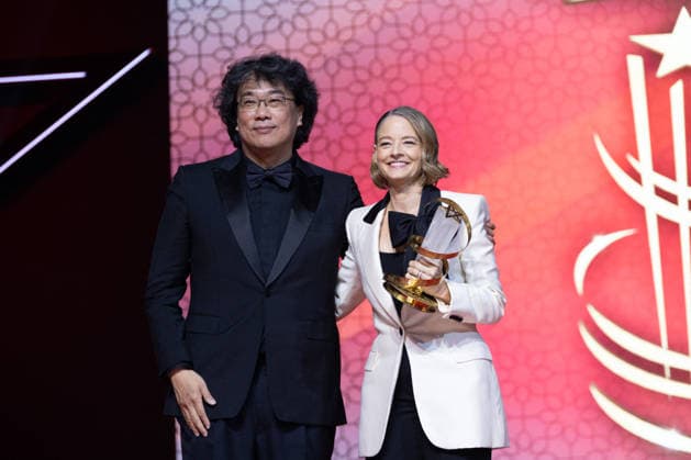 22nd Marrakech International Film Festival Day 2 Jury president Bong Joon-ho, Jodie Foster receives the Tribute Award attends the 22nd Marrakech International Film Festival Day 2 on November 29, 2025 in Paris, France. Photo by Nasser Berzane ABACAPRESS.COM Paris France  Copyright: xBerzanexNasser ABACAx