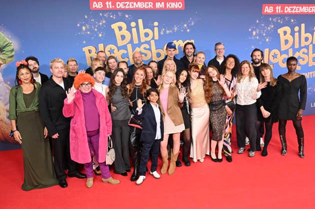 Aithonas Avgoustakis, Carla Demmin, Nala, Shanti Celik, Fia-Marie Lin, Philomena Amari, Balthazar Gyan Alexis Kuppuswamy, Friedrich Mücke, Rosalie Thomass mit Cast und Team bei der Premiere des Kinofilms Bibi Blocksberg - Das große Hexentreffen im Mathäser Filmpalast. München, 29.11.2025