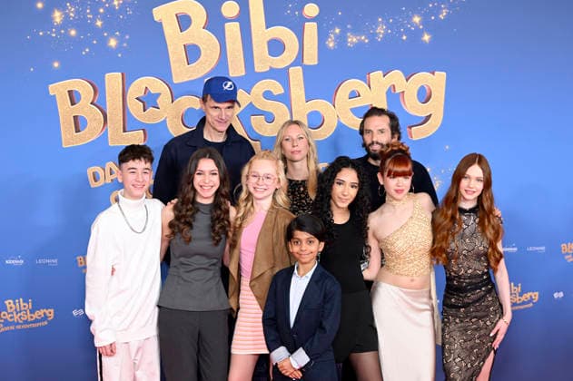 Aithonas Avgoustakis, Carla Demmin, Gregor Schnitzler, Nala, Johanna Bergel, Balthazar Gyan Alexis Kuppuswamy, Shanti Celik, Quirin Berg, Fia-Marie Lin und Philomena Amari bei der Premiere des Kinofilms Bibi Blocksberg - Das große Hexentreffen im Mathäser Filmpalast. München, 29.11.2025