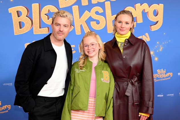 Friedrich Mücke, Nala und Rosalie Thomass bei der Premiere des Kinofilms Bibi Blocksberg - Das große Hexentreffen im Mathäser Filmpalast. München, 29.11.2025 *** Friedrich Mücke, Nala and Rosalie Thomass at the premiere of the movie Bibi Blocksberg Das große Hexentreffen at Mathäser Filmpalast Munich, 29 11 2025 Foto:xR.xHeinex xFuturexImagex bibi_5154