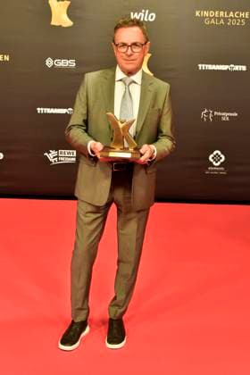 ABBdortmund: Ralf Rangnick Preistraeger Fussball Trainer Osterreich Maenner zu Gast auf dem roten Teppich bei der Kinderlachen Gala 2025 in der Westfalenhalleam 29.11.2025 in Dortmund NRW Deutschland
