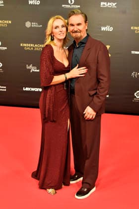 ABBdortmund: Nick P (Nikolaus Presnik), Karin Presnik Sanger zu Gast auf dem roten Teppich bei der Kinderlachen Gala 2025 in der Westfalenhalleam 29.11.2025 in Dortmund NRW Deutschland
