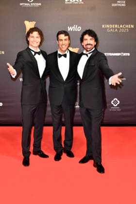 ABBdortmund: German Gholami, Val Mihelcic, Laszlo Maleczky, Impulso Tenors zu Gast auf dem roten Teppich bei der Kinderlachen Gala 2025 in der Westfalenhalleam 29.11.2025 in Dortmund NRW Deutschland
