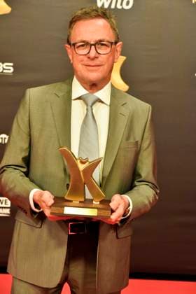 ABBdortmund: Ralf Rangnick Preistraeger Fussball Trainer Osterreich Maenner zu Gast auf dem roten Teppich bei der Kinderlachen Gala 2025 in der Westfalenhalleam 29.11.2025 in Dortmund NRW Deutschland