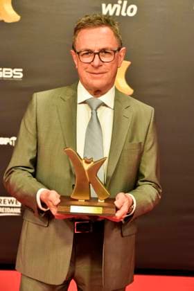 ABBdortmund: Ralf Rangnick Preistraeger Fussball Trainer Osterreich Maenner zu Gast auf dem roten Teppich bei der Kinderlachen Gala 2025 in der Westfalenhalleam 29.11.2025 in Dortmund NRW Deutschland