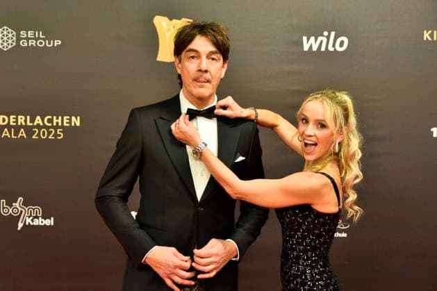 ABBdortmund: Matze Knop , Nika Krosny-Wosz Moderator zu Gast auf dem roten Teppich bei der Kinderlachen Gala 2025 in der Westfalenhalleam 29.11.2025 in Dortmund NRW Deutschland
