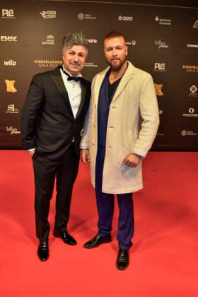 ABBdortmund: Kürsat Kuersat Yildirim (Lotto Chico) mit Kollegah deutscher Rapper zu Gast auf dem roten Teppich bei der Kinderlachen Gala 2025 in der Westfalenhalleam 29.11.2025 in Dortmund NRW Deutschland