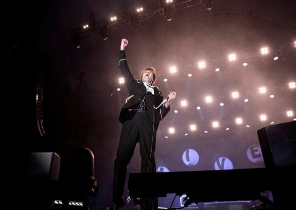 The Hives performing live at Alexandra Palace, London, 29 November 2025 The Hives performing live at Alexandra Palace, London, 29 November 2025 Howlin Pelle Almqvist (Per Almqvist) ,lead singer The Hives are a Swedish rock band that rose to prominence in the early 2000s during the garage rock revival. Their mainstream success came with the release of the album Veni Vidi Vicious, containing the anthem Hate to Say I Told You So . The band have been acclaimed by music critics as one of the best live rock bands in current music. This is their The Hives Forever Forever The Hives - World Tour 2025, Credit:Dafydd Owen Avalon Alexandra Palace, London  Copyright: xDafyddxOwenx xAvalonx 1055520350