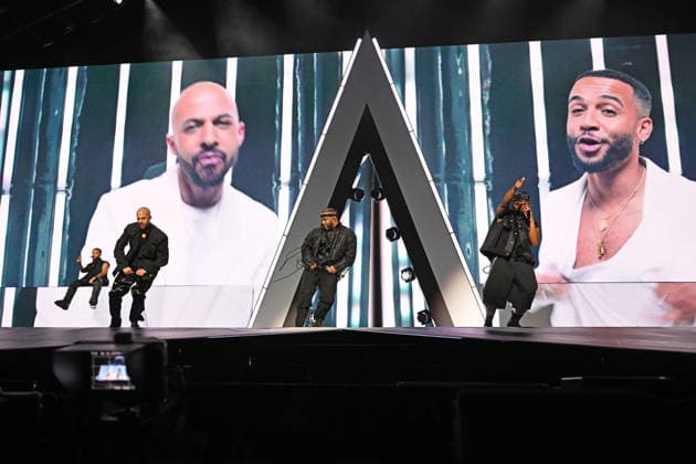 JLS performing at O2 Arena in London LONDON, ENGLAND - NOVEMBER 29: Aston Merrygold, Marvin Humes, JB Gill and OritsÃ Williams of ˜JLS™ performing at O2 Arena, Greenwich on November 29, 2025 in London, England. CAP MAR MAR Great Britain Copyright: xMartinxHarris CapitalxPicturesx