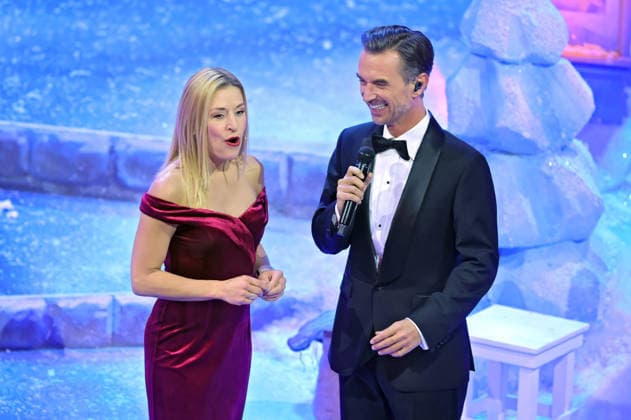 ARD: Das Adventsfest der 100.000 Lichter . Fernsehmoderator Florian Silbereisen und Sängerin Stefanie Hertel während der ARD Fernsehshow Das Adventsfest der 100.000 Lichter am 29.11.2025 in Suhl. 20251129SBK0086