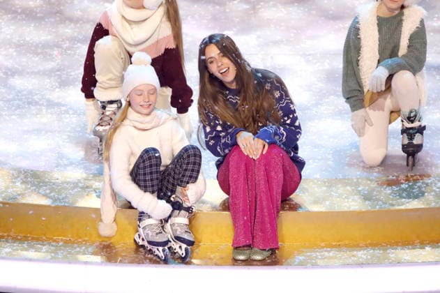 Vanessa Mai in der ARD TV-Show Das Adventsfest der 100.000 Lichter 2025 im Congress Center Suhl. Suhl, 29.11.2025