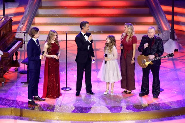 Joey Kelly™s Family und Florian Silbereisen in der ARD TV-Show Das Adventsfest der 100.000 Lichter 2025 im Congress Center Suhl. Suhl, 29.11.2025