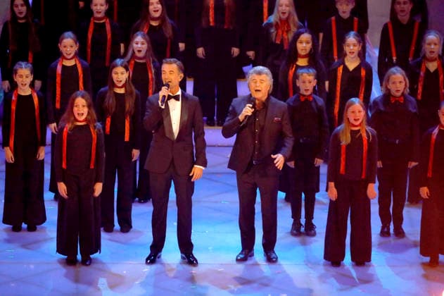 Florian Silbereisen und Andy Borg in der ARD TV-Show Das Adventsfest der 100.000 Lichter 2025 im Congress Center Suhl. Suhl, 29.11.2025