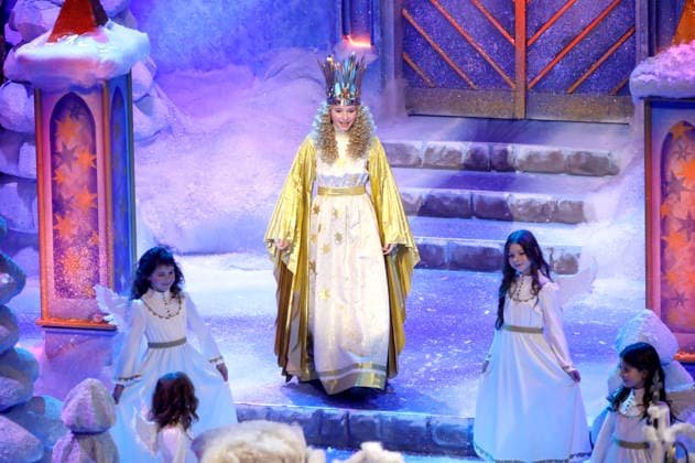 Das Nürnberger Christkind Nora Falk in der ARD TV-Show Das Adventsfest der 100.000 Lichter 2025 im Congress Center Suhl. Suhl, 29.11.2025