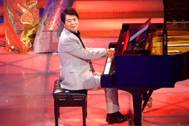 Lang Lang in der ARD TV-Show Das Adventsfest der 100.000 Lichter 2025 im Congress Center Suhl. Suhl, 29.11.2025