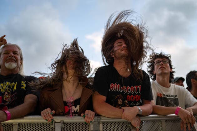 November 30, 2025, Adelaide, South Australia, Australia: Members of the crowd Ã¢â‚¬oehead bangingÃ¢â‚¬Â along to AC DC on Sunday at the BP Ultimate Adelaide Grand Final. Adelaide Australia - ZUMAf186 20251130_zsp_f186_106 Copyright: xJamesxForresterx