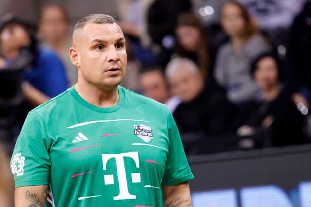 Entertainment Bilder des Tages Sänger Pietro Lombardi (Team Young Bafana) beim Telekom Starkick 2025 im Telekom Dome. Zahlreiche Fußball-Legenden, Promis, Influencer und Stars kickten für einen guten Zweck auf dem Kleinfeld. Bonn, 30.11.2025 NRW Deutschland Copyright: xChristophxHardtx