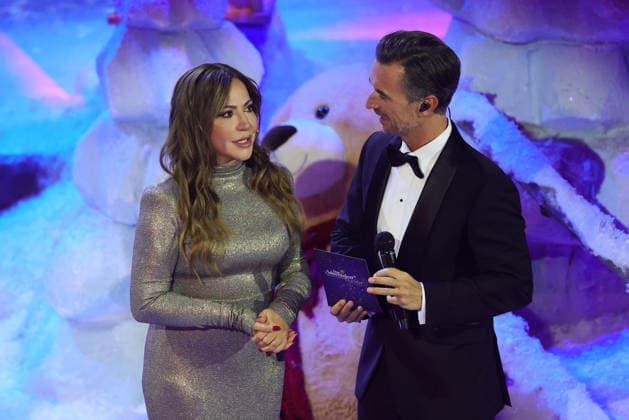 Das Adventsfest der 100.000 Lichter 2025 Moderator Florian Silbereisen mit Simone Thomalla. Das Adventsfest der 100.000 Lichter 2025. ARD ORF-Show vom 29.11.2025 im Congress Center Suhl. Thüringen, Deutschland.