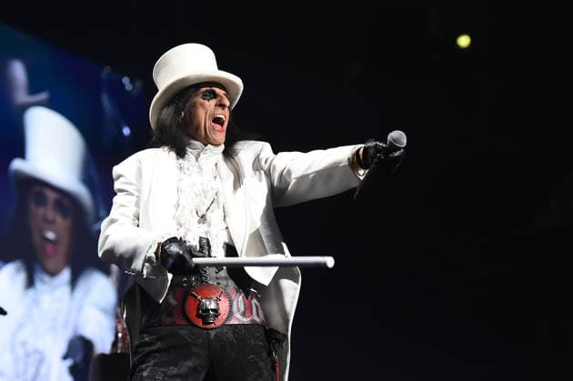 Night of the Proms 2025 am 30.11.2025 in der Rudolf Weber-Arena in Oberhausen Alice Cooper Die Night of the Proms ist eine Konzertreihe des Antwerp Philharmonic Orchestra unter der Leitung von Alexandra Arrieche, bei der klassische Musik mit Popmusik zusammentrifft. Nordrhein-Westfalen Deutschland