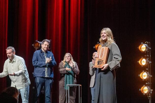 Belgian comedian Bregje Iding (R) is pictured after winning the final show of Humo s Comedy Cup 2025, in the Arenbergschouwburg in Antwerp, Sunday 30 November 2025. Humo s Comedy Cup is a competition organized by the weekly magazine Humo to reward the greatest comedy talent.  JONASxROOSENS 145543162
