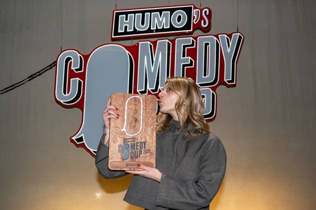 Belgian comedian Bregje Iding poses for the photographer after winning the final show of Humo s Comedy Cup 2025, in the Arenbergschouwburg in Antwerp, Sunday 30 November 2025. Humo s Comedy Cup is a competition organized by the weekly magazine Humo to reward the greatest comedy talent.  JONASxROOSENS 145543255