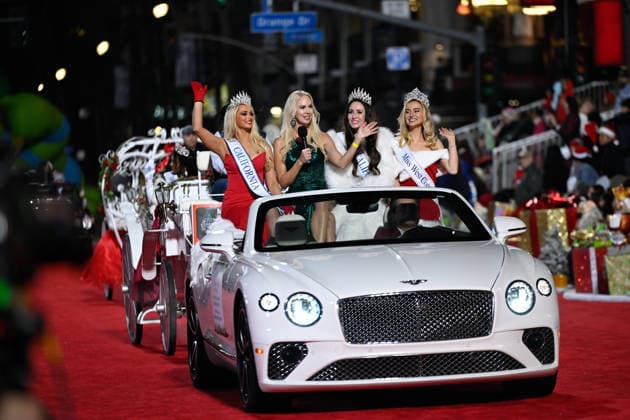 93rd Hollywood Christmas Parade in California HOLLYWOOD, CALIFORNIA - NOV 30: 93rd Hollywood Christmas Parade is held in Hollywood of Los Angeles, California, United States on November 30, 2025. Tayfun Coskun Anadolu California United States. Editorial use only. Please get in touch for any other usage.  Copyright: x2025xAnadoluxTayfunxCoskunx
